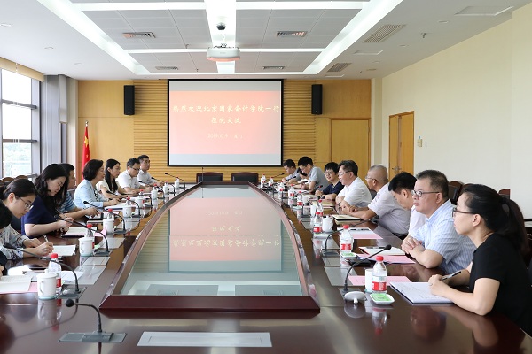 三角梅开话情谊 共谋事业新发展